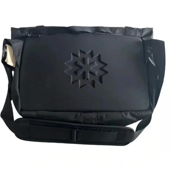 PIVOT URBAN MEN’S BLACK MESSENGER BAG EVA-PADDED LIGHTWEIGHT FITS 15” LAPTOP - Picture 3 of 6